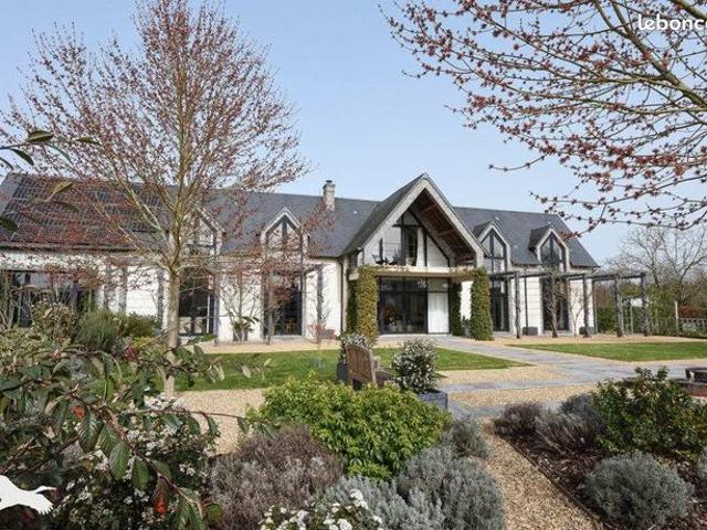 Villa 8 pièces 356 m²