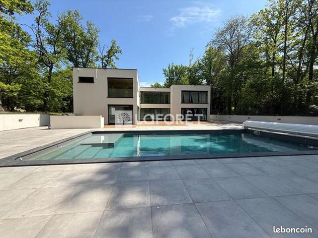 Villa 8 pièces 359 m²