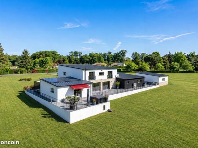 Villa 8 pièces 370 m²