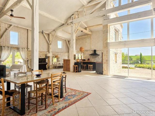 Villa 8 pièces 373 m²