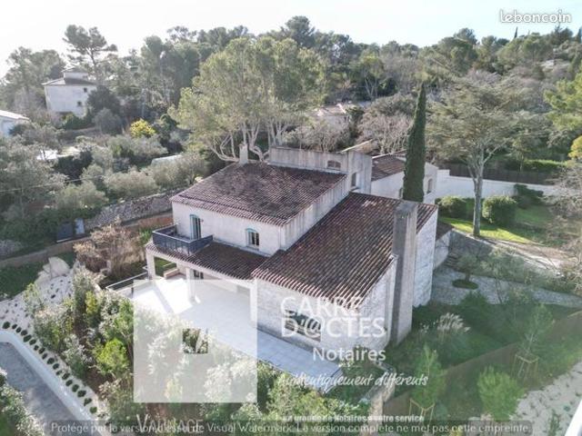 Villa 8 pièces 389 m²