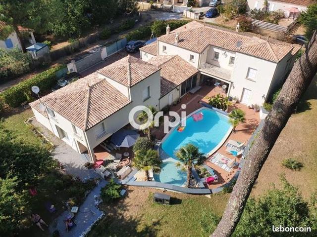 Villa 8 pièces 398 m²