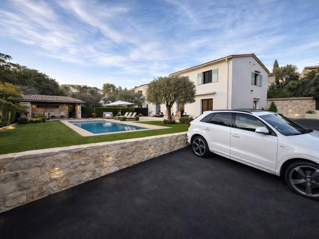 Villa 8 pièces entièrement rénovée