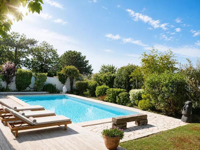 Villa avec piscine et jardin
