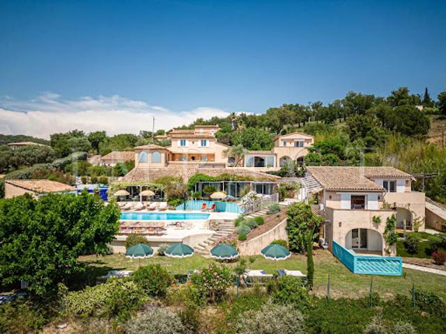 Villa avec piscine et jardin