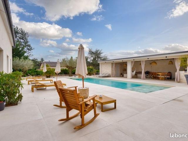 Villa 9 pièces 400 m²