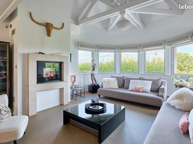 Villa 9 pièces 402 m²