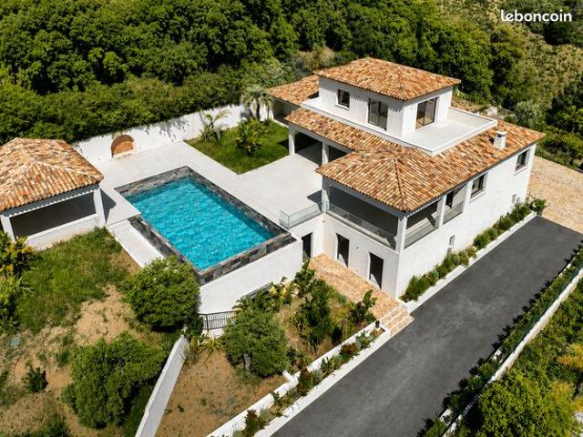 Villa 9 pièces 416 m²