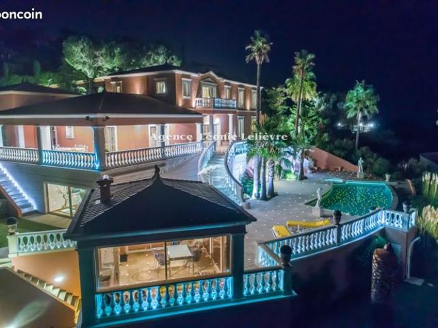 Villa 9 pièces 450 m²