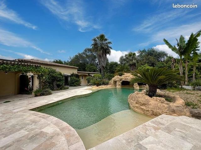 Villa 9 pièces 469 m²