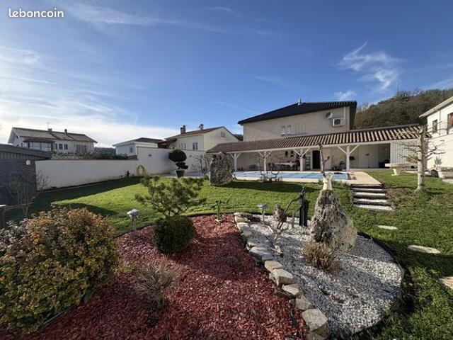 Villa 9 pièces 147 m²