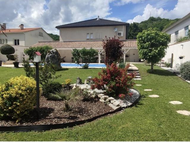 Villa 9 pièces 147m2 147m² Montaigu de Quercy