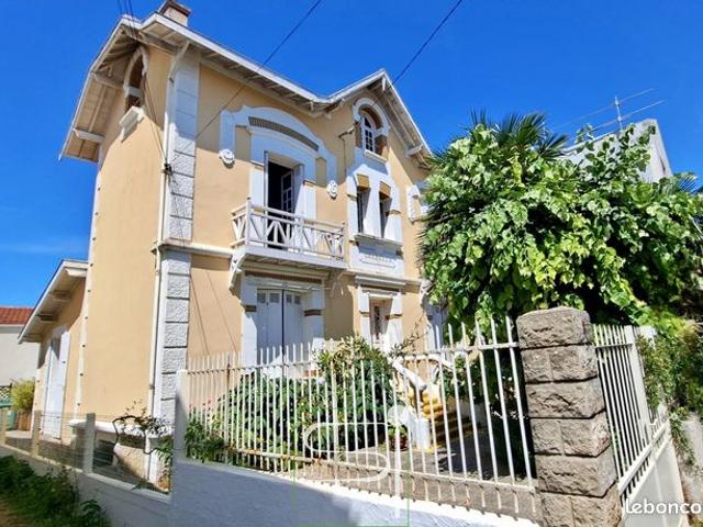 Villa 9 pièces 158 m²