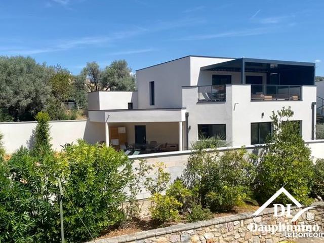 Villa 9 pièces 177 m²