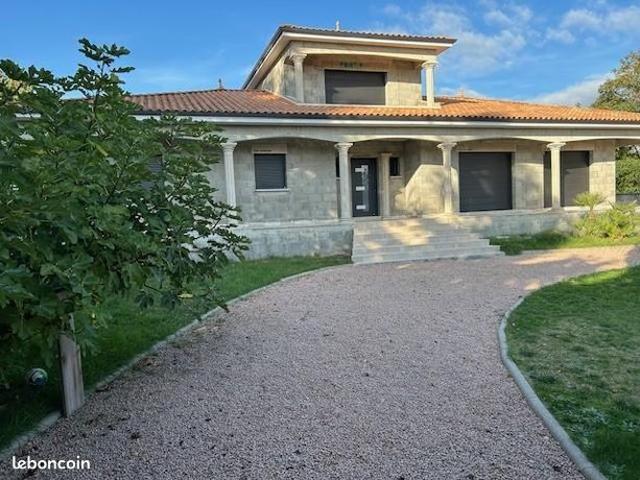 Villa 9 pièces 178 m²