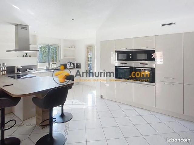 Villa 9 pièces 190 m²