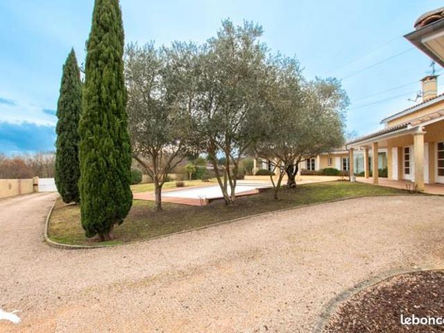 Villa 9 pièces 195 m²