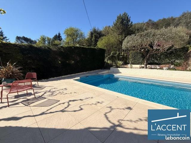 Villa 9 pièces 195 m²