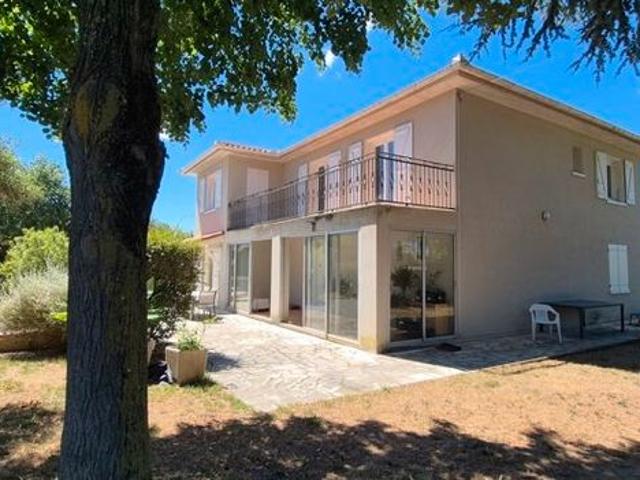 Villa 9 pièces 197 m²