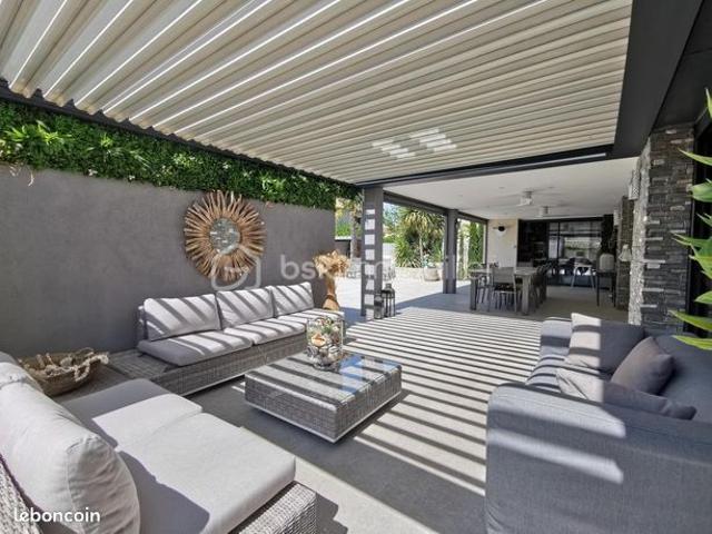 Villa 9 pièces 200 m²