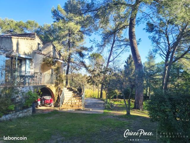 Villa 9 pièces 200 m²