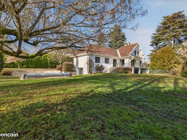 Propriété 9 pièces 200 m²