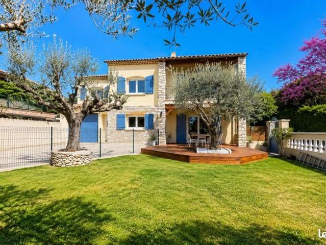 Villa 9 pièces 211 m²
