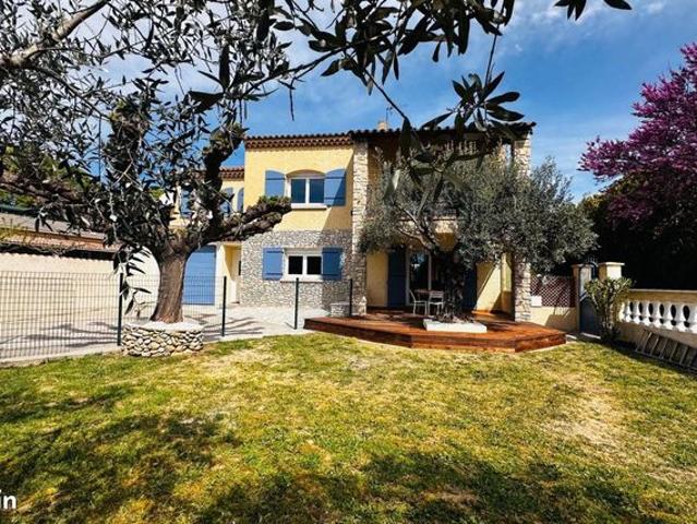 Villa 9 pièces 211 m²