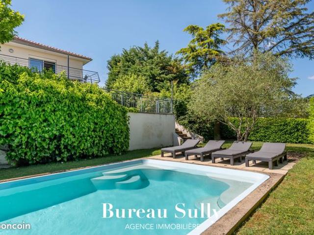Villa 9 pièces 212 m²