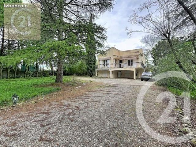 Villa 9 pièces 214 m²
