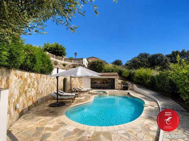 Villa 9 pièces 217 m²