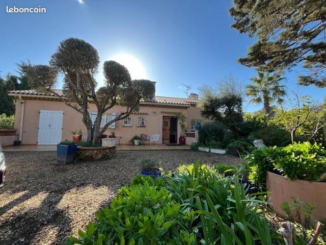 Villa 9 pièces 217 m²