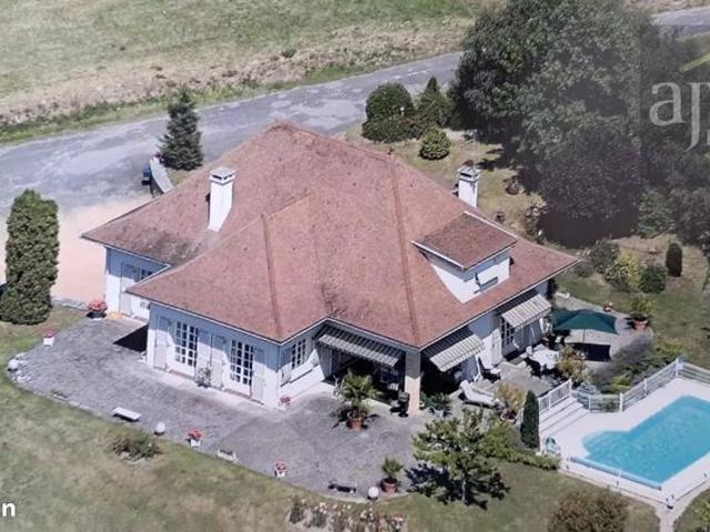 Villa 9 pièces 220 m²