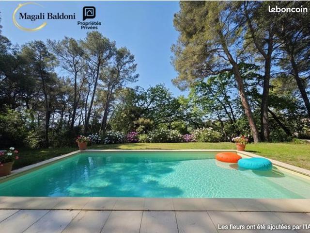 Villa 9 pièces 220 m²