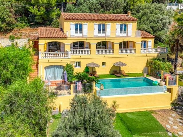 Villa 9 pièces 220 m²