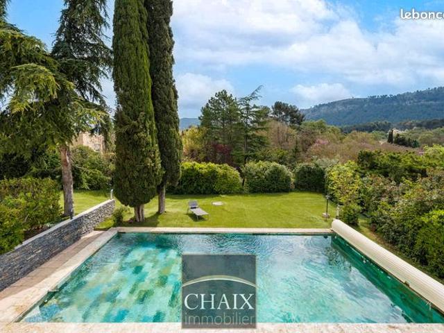 Villa 9 pièces 221 m²