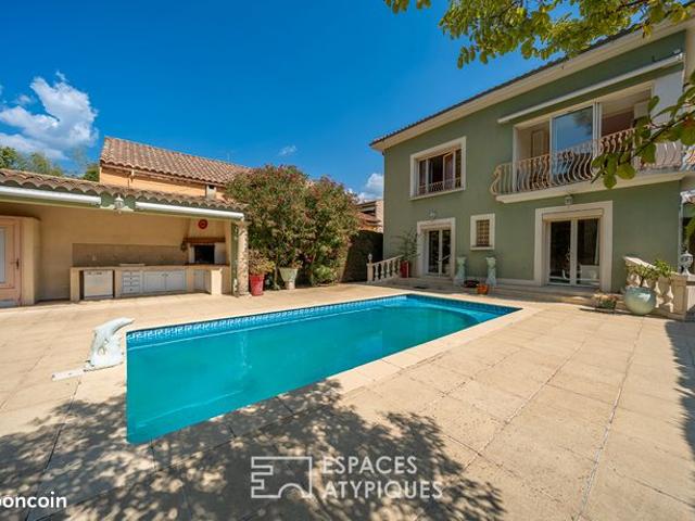 Villa 9 pièces 222 m²