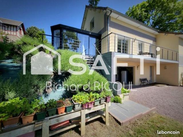 Villa 9 pièces 225 m²