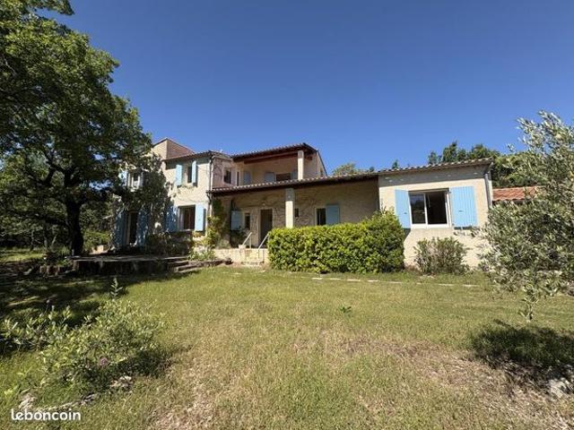 Villa 9 pièces 225 m²