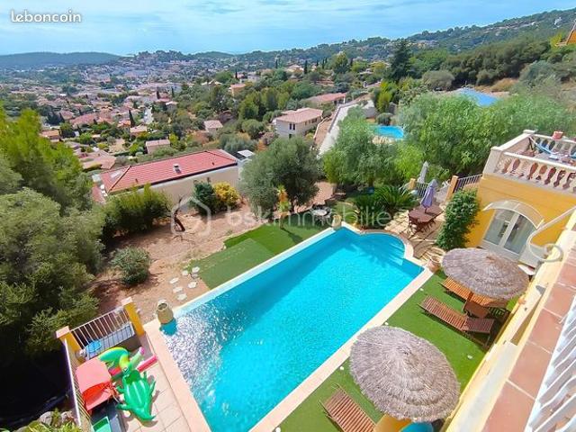 Villa 9 pièces 225 m²