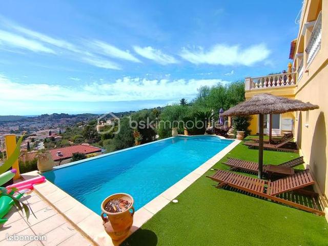 Villa 9 pièces 225 m²