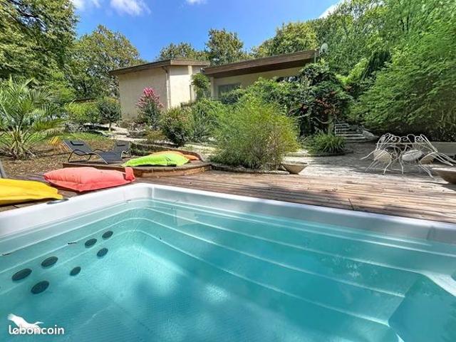Villa 9 pièces 225 m²