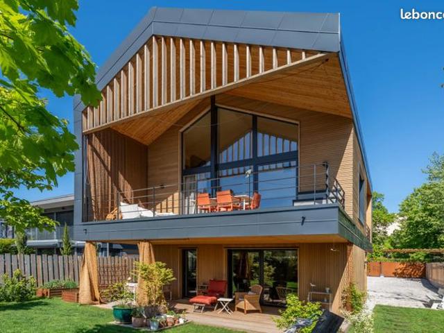Villa 9 pièces 225 m²