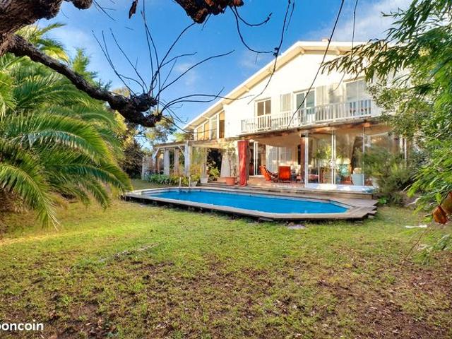 Villa 9 pièces 226 m²