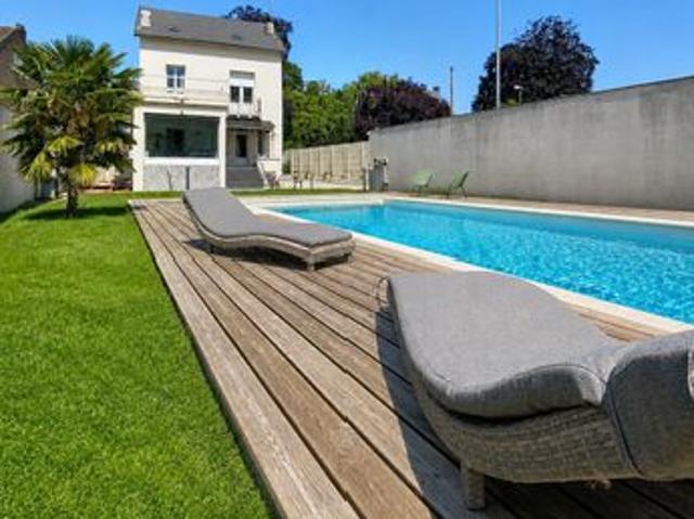 Villa 9 pièces 228 m²