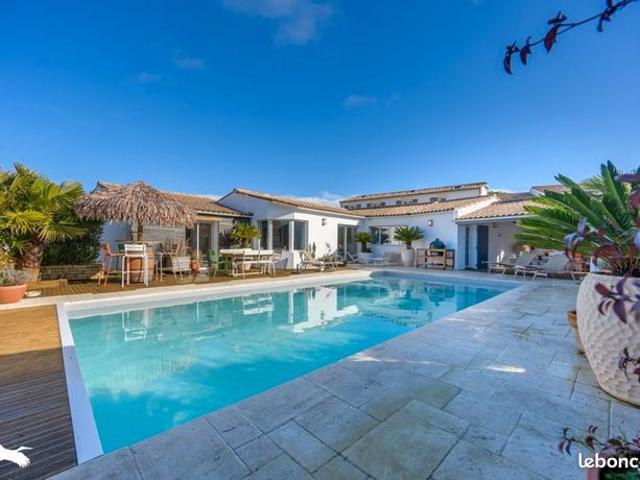 Villa 9 pièces 230 m²