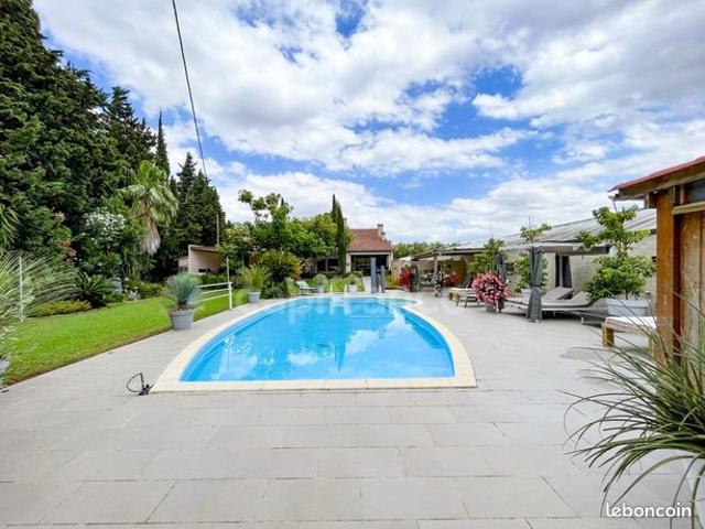 Villa 9 pièces 230 m²