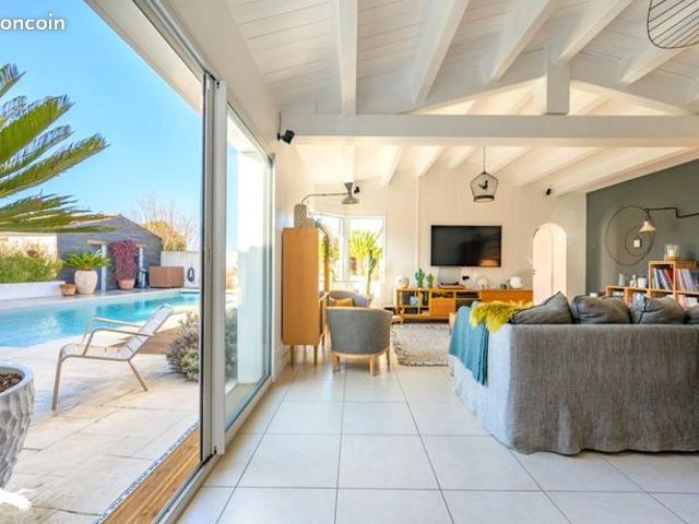 Villa 9 pièces 230 m²