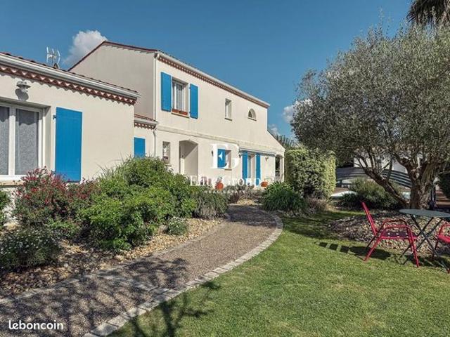 Villa 9 pièces 230 m²