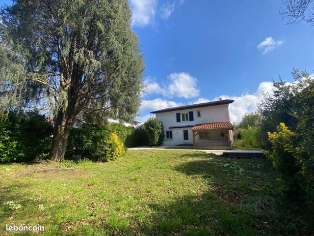 Villa 9 pièces 232 m²